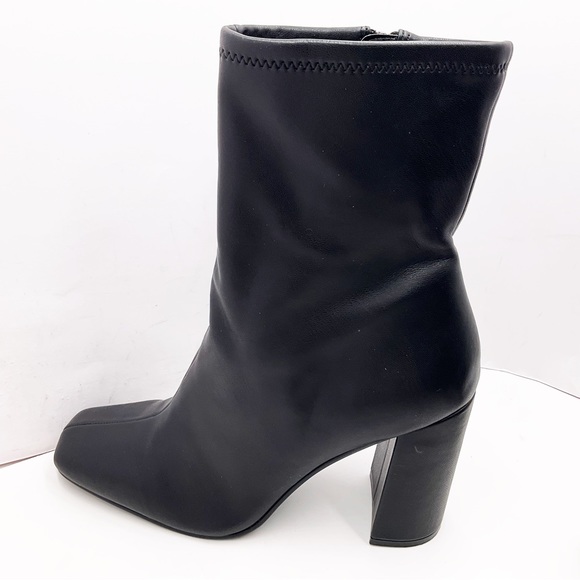 {Steve Madden} Lynden Stretch Block Heel Ankle Boot - Picture 5 of 16